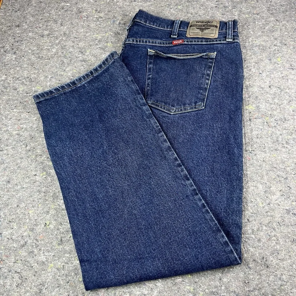 Wrangler Men's Relaxed Fit Jeans Size 42x30 Denim Work Casual Used